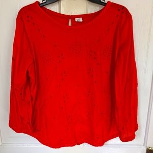 Three-quarter sleeve blouse with button clasp detail